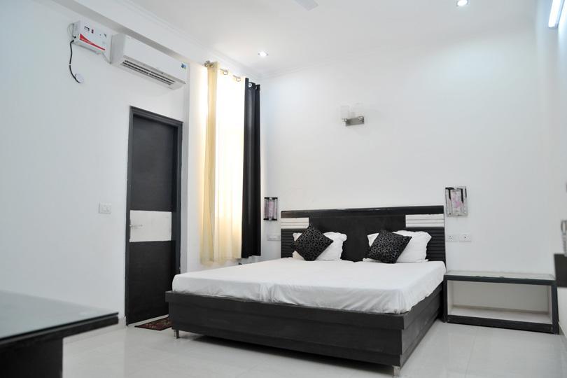 Aura Suites Гургаон Экстерьер фото