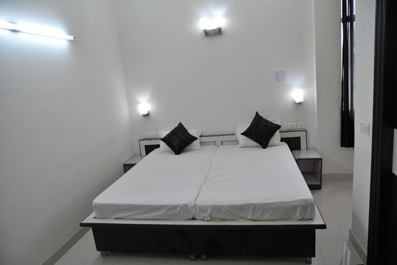 Aura Suites Гургаон Экстерьер фото