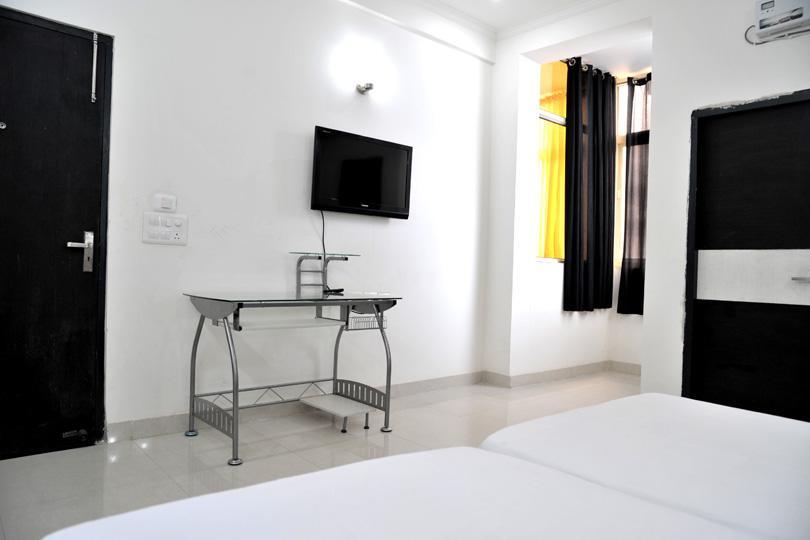 Aura Suites Гургаон Экстерьер фото